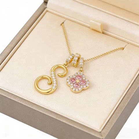 Dopamine 26 Letters Clover Pendant Necklace Zirconia Copper Inlaid Gold Silver Plated Personalized Fashion Jewelry Women Commuter Gift