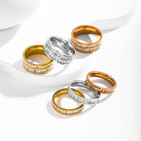 Bague en Acier au Titane de Mode Style Coréen pour Femmes Or Argent Or Rose Électroplaqué Bague Eternity avec Strass Carrés