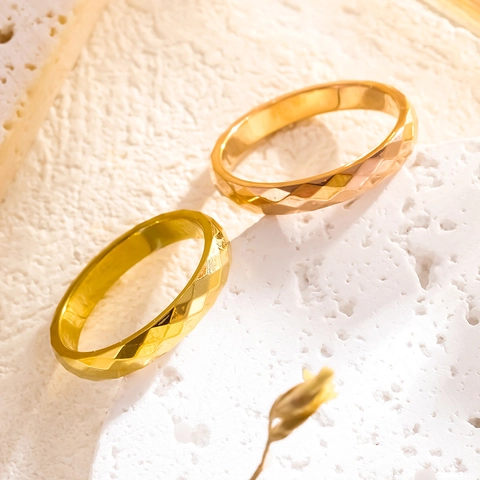 Bague en Acier Titane Forme V Motif Losange pour Femme Placage Or sous Vide Taille Diamant Bijoux de Doigt Minimalistes
