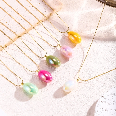 Collier Pendentif Ovale en Résine Iridescente en Acier au Titane Minimaliste Plaqué Or Bijoux de Mode Femme Élégante