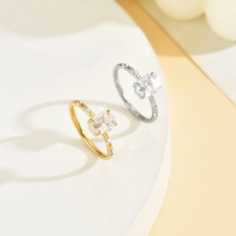 Elegante Anello in Acciaio Inossidabile con Zirconia Ovale Per Donna Squisito Anello da Fidanzamento Incastonato Leggero Lusso