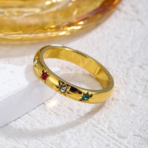Bague en Acier Inoxydable pour Femme avec Strass Colorés Plaqué Or Étoile Gravée Bague Anneau Empilable Bijoux de Mode Élégants