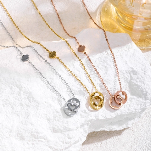 Collana con Pendente a Trifoglio a Doppio Anello Cavo in Acciaio al Titanio di Lusso per Donna Elegante Catena da Clavicola Floreale
