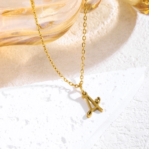 Collier Initial à la Mode pour Femmes Plaqué Or Acier Titane Cœur Lettre Pendentif Collier Minimaliste Chaîne de Clavicule Bijoux Cadeau