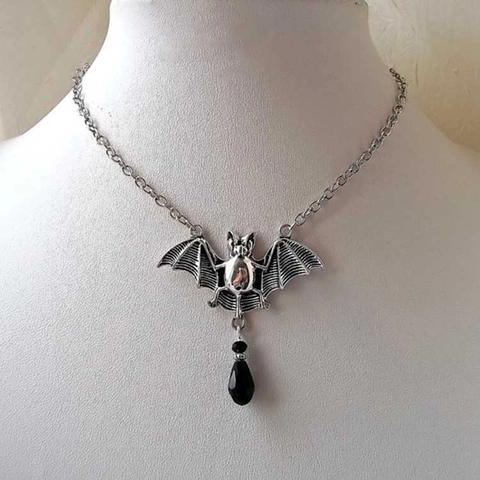 Exquisite Gothic Bat Pendant Necklace For Women Alloy Gold Silver Plated Teardrop Artificial Crystal Jewelry Halloween Party Gift