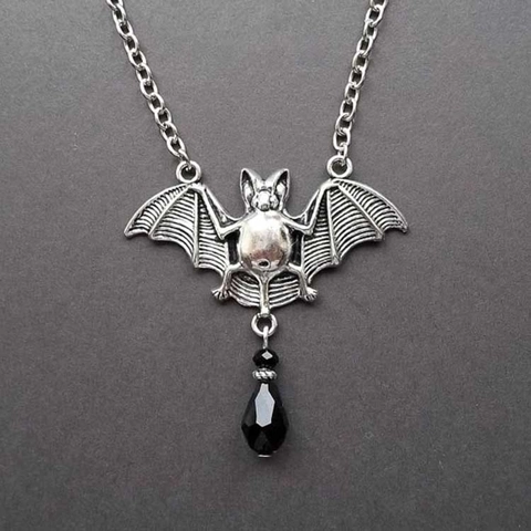 Exquisite Gothic Bat Pendant Necklace For Women Alloy Gold Silver Plated Teardrop Artificial Crystal Jewelry Halloween Party Gift