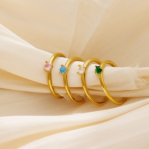 Bague en Acier Titane Zirconia Arc-en-ciel pour Femme Fine Plaqué Or Empilable Anneau Géométrique Incrusté de Cristal Coloré Bijoux