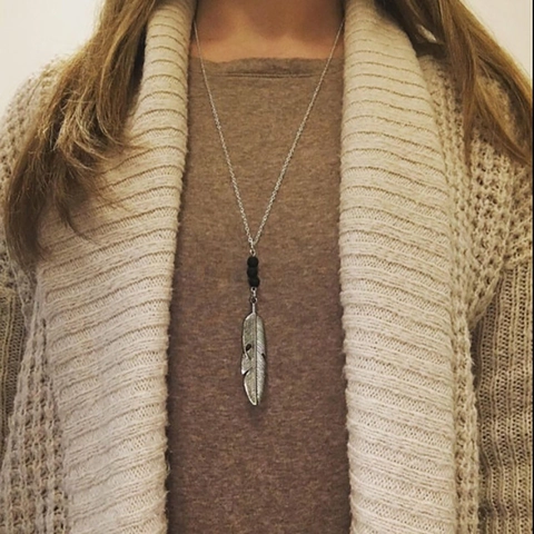 Vintage Alloy Feather Pendant Necklace Bohemian Volcanic Stone Beaded Long Chain Necklace For Women Fashion Jewelry Gift