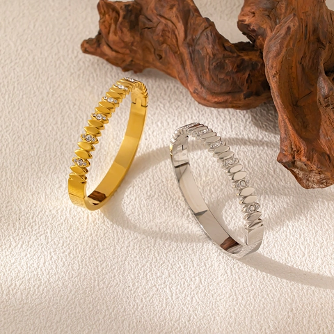 Bracelet Jonc à Charnière en Acier Inoxydable Strass Motif Cœur Feuille pour Femmes Bijoux de Mode Plaqués Or Argent