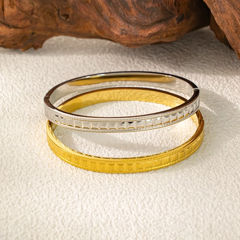 Bracelet Jonc à Charnière en Acier Inoxydable Strass Motif Cœur Feuille pour Femmes Bijoux de Mode Plaqués Or Argent