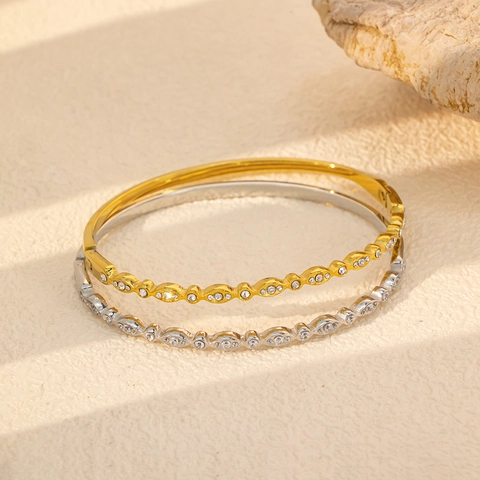 Luxueux Bracelet Jonc en Acier Titane Trèfle à Quatre Feuilles Coeur pour Femme Strass Électroplaqué Bijoux de Mode