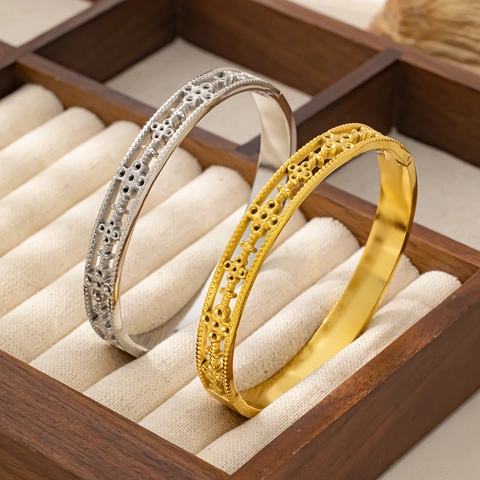 Bracciale Rigido Aperto in Acciaio Inossidabile con Cuore e Quadrifoglio da Donna Lusso Leggero Strass Placcato Oro Argento Gioielli di Moda