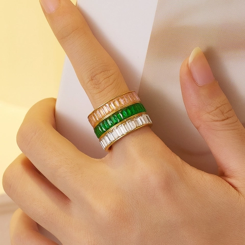 Bague Éternité en Acier Inoxydable Plaqué Or Avec Zirconia Baguette pour Femme Mode Bijoux Minimalistes Ciel Étoilé