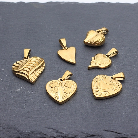 Vintage Stainless Steel Heart Pendant Gold Plated Embossed Floral Relief Heart Charm For DIY Necklace Jewelry Making Accessory