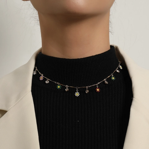 Collier Pendentif Marguerite en Alliage Émaillé Bohème Pour Femme Design Floral Coloré Strass Bijoux de Mode Cadeau Doux