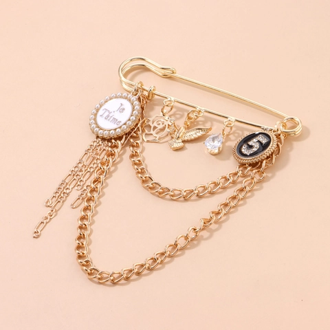 Vintage Vergoldete Legierung Brosche Strass Nummer 5 Perle Herz Anhänger Quaselkette Broschen Nadel Für Damen Party Schmuck