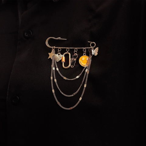 Broche Épingle de Sûreté en Alliage Émaillé de Luxe Avec Chaînes à Glands Cœur Étoile Chat Visage Souriant Femme Bijoux Punk Or