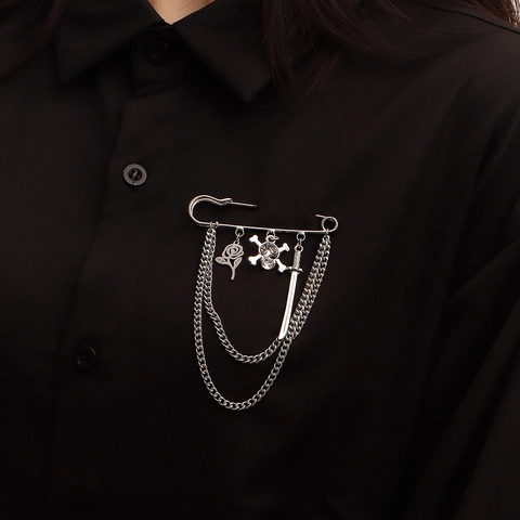 Gothic Punk Safety Pin Brooch Alloy Skull Rose Sword Pendants Long Chain Tassel Silver Color Vintage Fashion Jewelry Accessory