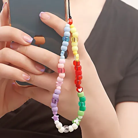 Cinturino per Cellulare Fatto a Mano con Perline Colorate a Forma di Cuore e Stella Cordino per Donna Accessori in Metallo