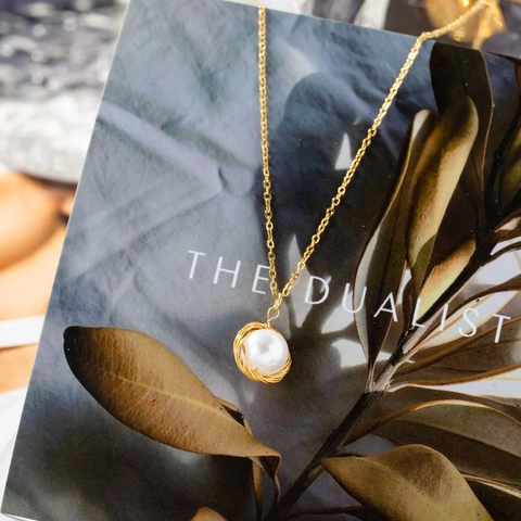 French Vintage Artificial Pearl Pendant Necklace For Women Gold Wire Wrapped Bird Nest Design Titanium Steel Chain Elegant Jewelry