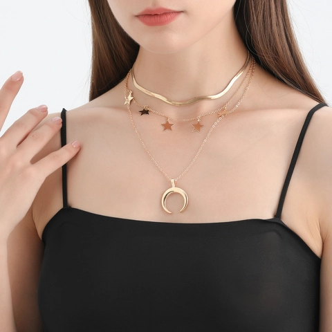 Collana a Triplo Strato in Lega Oro Stile Punk Con Pendente a Stella e Luna Catena a Serpente Gioielli Donna