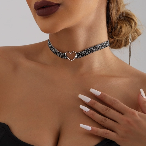 Multilayer Black Rhinestone Heart Choker Necklace For Women Alloy Silver Gold Color Hollow Heart Pendant Party Jewelry Choker