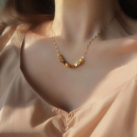 Collar con Colgante de Cubo Cuadrado Geométrico de Acero de Titanio Minimalista Cadena de Clavícula Chapada en Oro Joyería Mujer