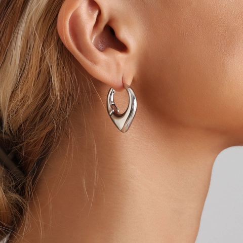 Minimalistische Geometrische Metalen Creolen Voor Dames Lichte Luxe Gladde Puntige Oorgesp Stijlvolle Dagelijkse Sieraden