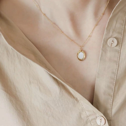 Vintage Palace Style Titanium Steel Mother Of Pearl Oval Pendant Necklace Gold Plated Satellite Bead Chain For Women