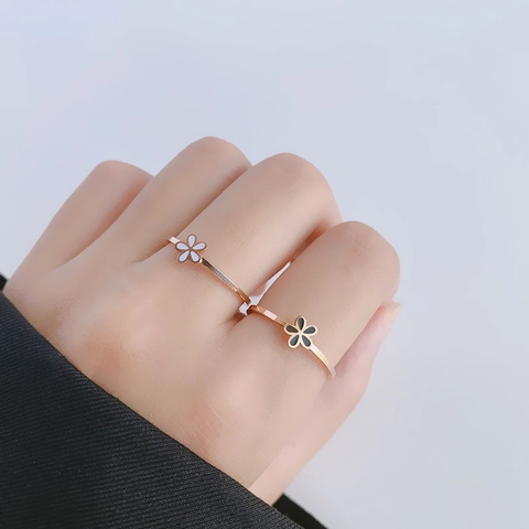 Minimalist Titanium Steel Daisy Flower Ring Rose Gold Black White Rhinestone Small Floral Finger Ring For Women Jewelry Gift
