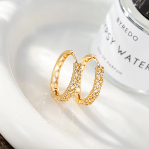 Women's Fashion Electroplated Copper Hoop Earrings Micro Inlaid Rhinestone Hollow Out J Pattern High End Gold Circle Jewelry