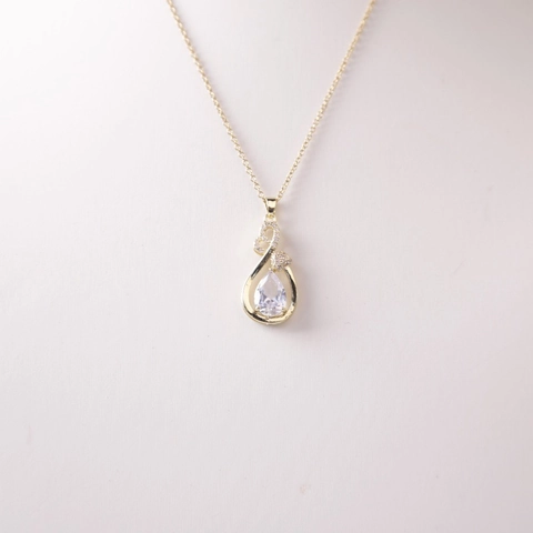 Copper Zirconia Waterdrop Pendant Necklace For Women Elegant Pear Shaped Gemstone Jewelry Gold Silver Plated Wedding Accessories
