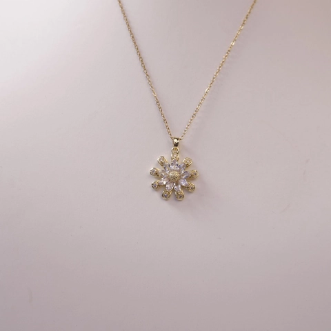 Rotating Flower Pendant Necklace For Women Copper Zirconia Inlaid Spinning Daisy Snowflake Sweet Floral Jewelry Gift