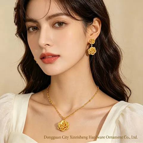 Collier Boucles D'Oreilles Fleur Rose Plaqué Or 18K Acier Inoxydable Avec Tige En Argent 925 Collection De Bijoux