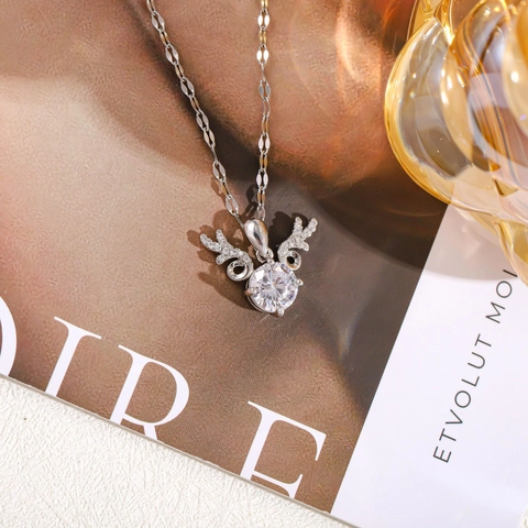 Elegant Titanium Steel Reindeer Antler Pendant Necklace For Women Shining Rhinestone Heart Design Fashion Jewelry Christmas Gift