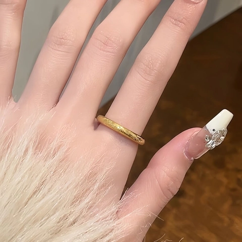 Anillo de Acero de Titanio Grabado con Caracteres Chinos Wanfu Chapado en Oro Banda Mate Estilo Étnico Joyería para Mujer
