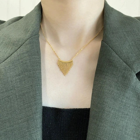 Titanium Staal Goud Vergulde Kralen Driehoek Kwastje Hanger Ketting Voor Vrouwen Mode Geometrische Ketting Sieraden