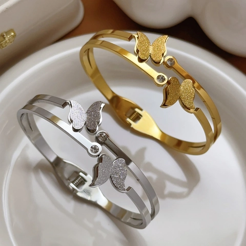 Fashion Butterfly Hollow Bangle For Women Stainless Steel Frosted Wings Zirconia Inlaid Open Bangle Gold Silver Jewelry Gift