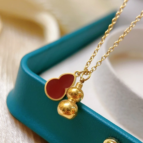 Edelstahl Doppel Flaschenkürbis Anhänger Halskette Gold Plattiert Rot Emaille Hulu Glücksbringer Schmuck Für Damen Alltag