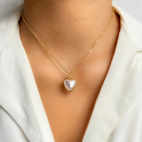Vintage Alloy Multilayer Artificial Pearl Necklace For Women Elegant Gold Silver Portrait Coin Heart Pendant Choker Jewelry