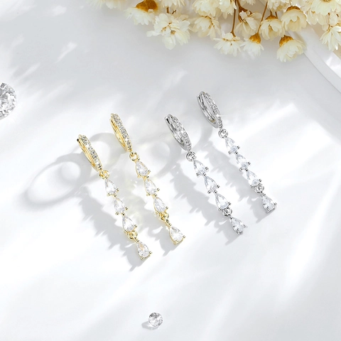 Eleganti Orecchini a Pendente in Rame con Zirconia a Goccia d'Acqua per Donna Orecchini a Goccia di Cristallo Taglio a Pera