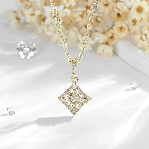Élégant Collier Pendentif Losange en Cuivre Zirconia Pour Femmes Plqué Or 14K Argent Bijoux Géométriques Floraux Ajourés Cadeau Mariage