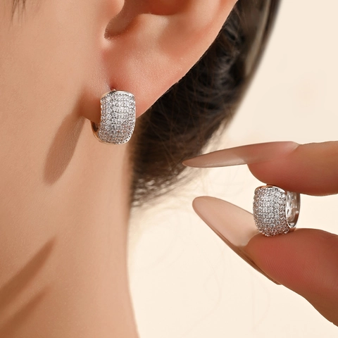 Luxe 14K Vergulde Koperen Zirkonia Huggie Hoop Oorbellen Kleine Volledige Pavé Zirkoon Ronde Oorsluiting Vrouwen Sieraden