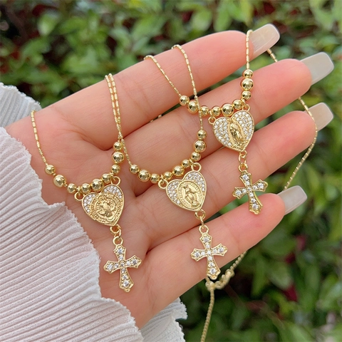Collier Pendentif Croix et Médaille Religieuse Cœur en Cuivre Plaqué Or 18K pour Femme Bijoux Catholiques Incrustés de Zircone
