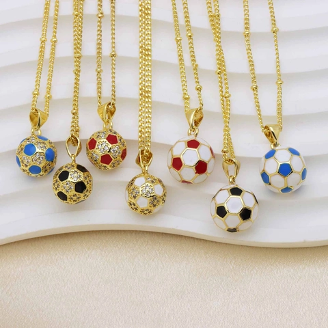 Ciondolo da Calcio in Rame Placcato Oro 18K Strass Smalto Ciondolo Sportivo Gioielli da Donna Ciondolo Solo Senza Catena