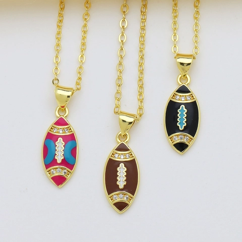 18K Vergoldeter Kupfer Zirkonia Amerikanischer Fußball Schmuck Suite Bunte Emaille Rugby Anhänger Halskette Ohrringe Für Damen