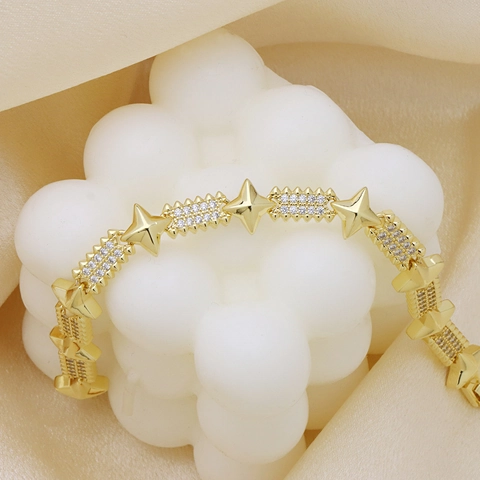Pulsera de Lujo de Cobre Bañado en Oro para Mujer con Circón Incrustado Corazón Estrella Luna Mano de Fátima Dije Joyería de Moda
