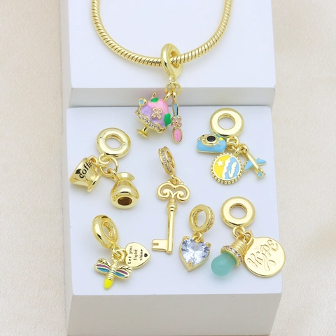 Ciondolo Solo in Ottone Smalto Strass a Forma di Cuore Ape Macchina Fotografica Aereo Chiave per Donna Fai da Te Gioielli Senza Catena