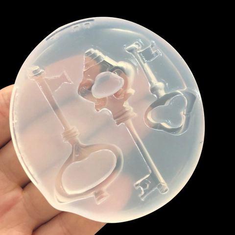 Vintage Key Silicone Mold For DIY Fondant Clay Resin Jewelry Pendant Round Mirror Silicone Baking Mold