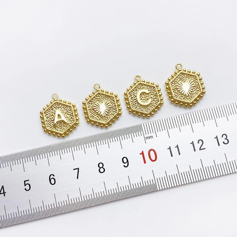 14K Verguld Legering Zeshoekige Hanger Met 26 Engelse Letters Hart Patroon Voor DIY Sieraden Maken Ketting Armband Accessoire